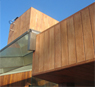 Lesena obloga fasade, poslovni objekt