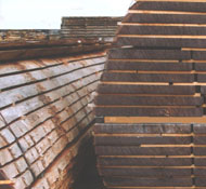 Skladišče lesa masaranduba pri proizvajalcu, Brazilija 